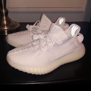 Cream White Yeezy 350 Size 5 (Bae Size)